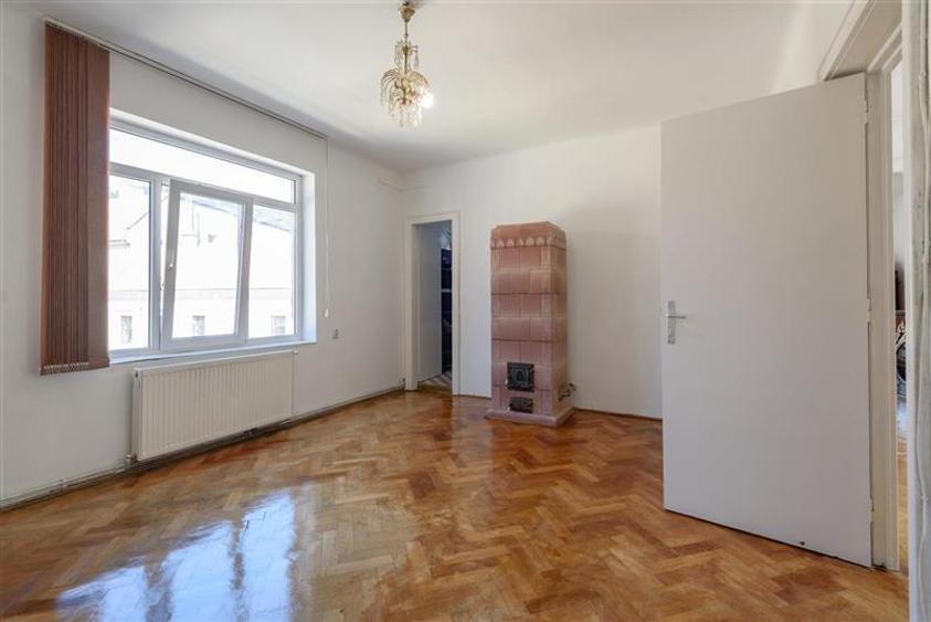 Apartament cu 3 camere decomandat în Centrul Istoric