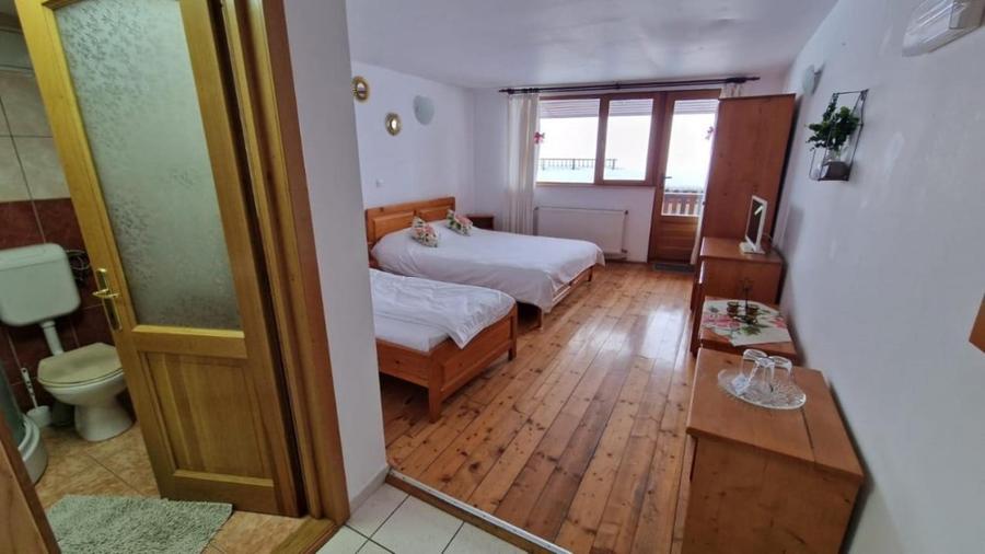 Hotel/Pensiune, de 56.200000762939 mp, în Moieciu de Jos