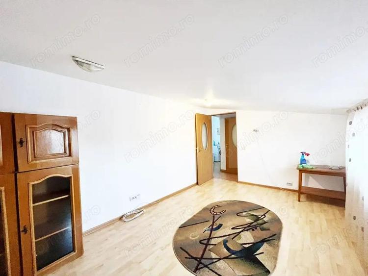 Apartament cu 2 camere decomandat în Nicolina