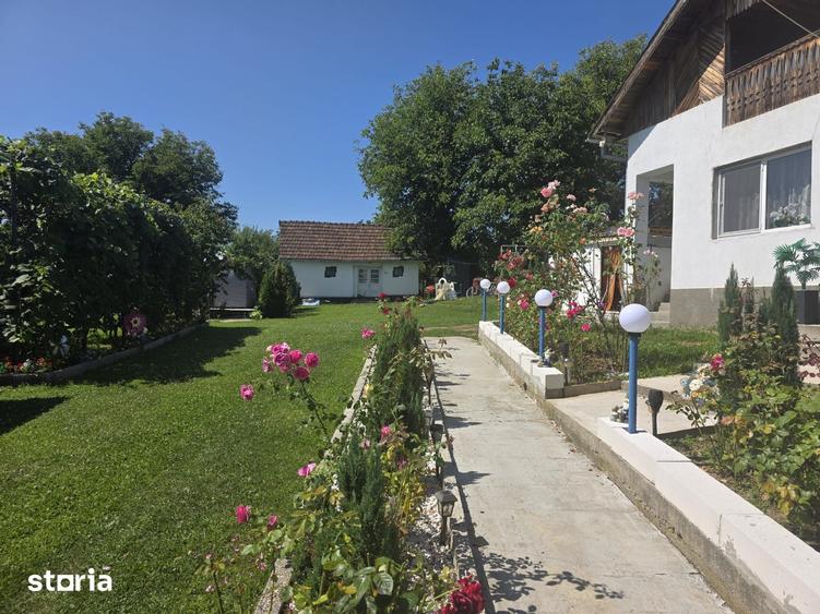 Casă cu 2 camere cu Teren 1300 Mp în Davidești