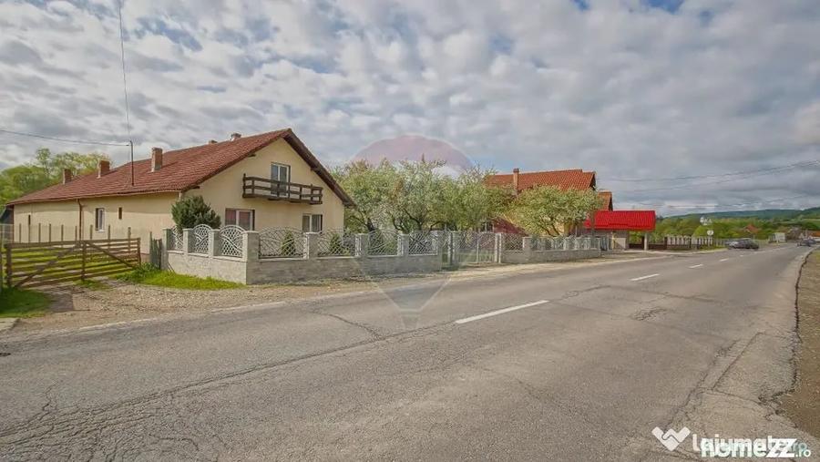 Casă cu 5 camere cu Teren 2633 Mp în Periferie