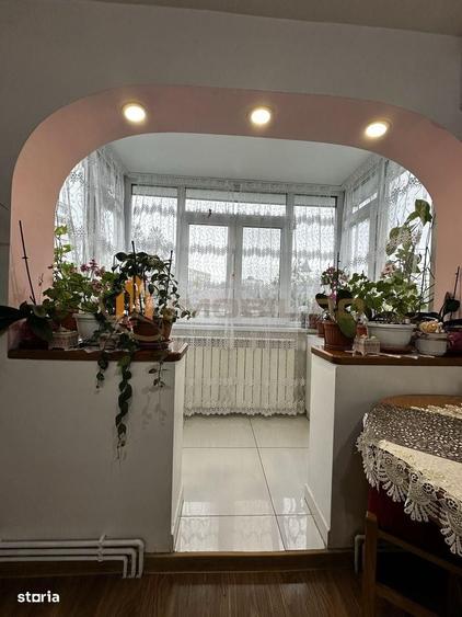 Apartament cu 3 camere semidecomandat în Alexandru cel Bun