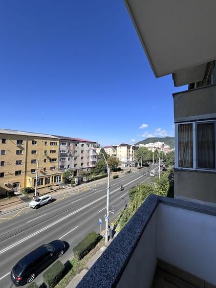 Apartament cu 2 camere decomandat în Republicii