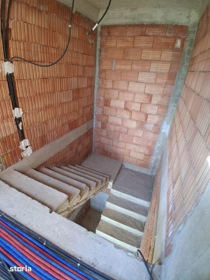 Casă cu 7 camere cu Teren 500 Mp în Dâmbul Rotund