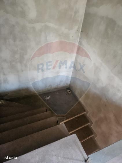 Casă cu 6 camere cu Teren 250 Mp în Central