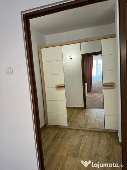 Apartament cu 3 camere decomandat în Podu Roș