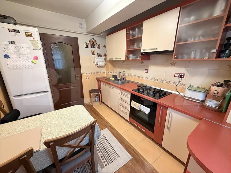 Apartament cu 3 camere decomandat, mobilat în Florești