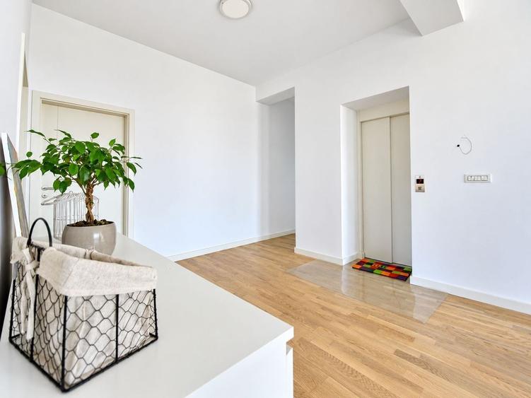 Apartament cu 3 camere decomandat, mobilat în Bălcescu