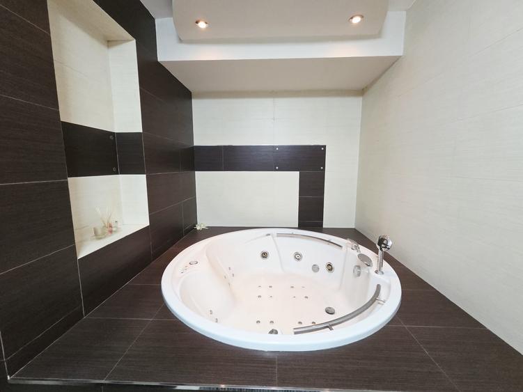 Apartament cu 4 camere decomandat în Mazepa 1