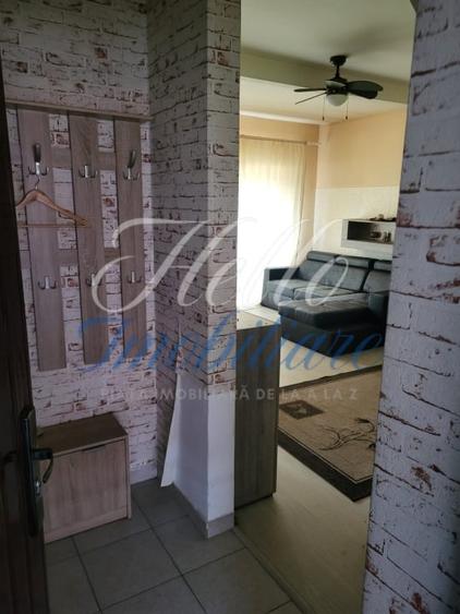 Apartament cu 3 camere semidecomandat, mobilat în Florești