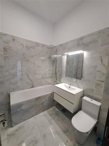 Apartament cu 3 camere semidecomandat, mobilat în Dâmbul Rotund
