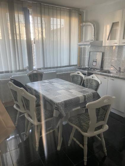 Apartament cu 3 camere decomandat, mobilat în Central