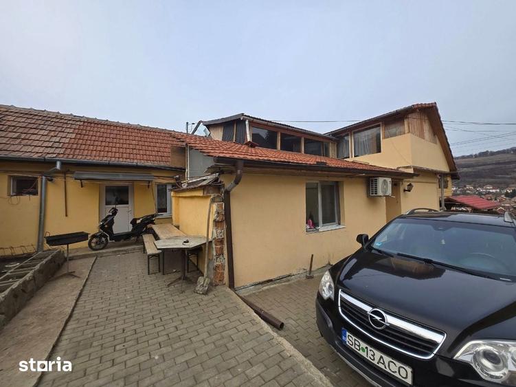 Casă cu 4 camere cu Teren 400 Mp în Mediaș