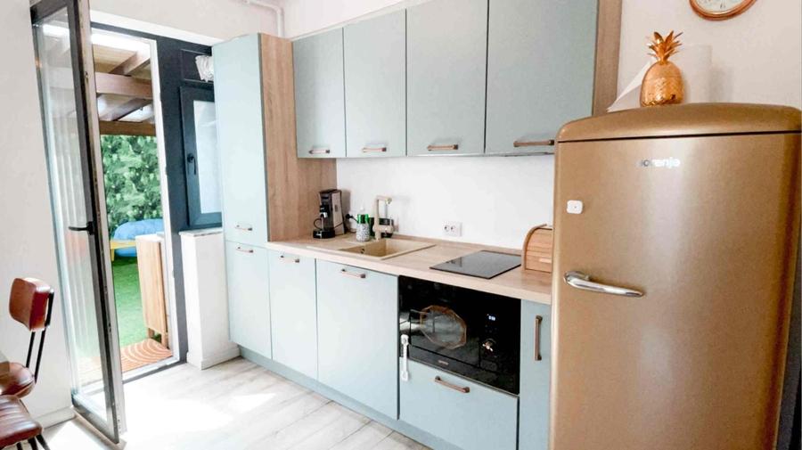 Apartament cu 2 camere semidecomandat, mobilat în Bună Ziua