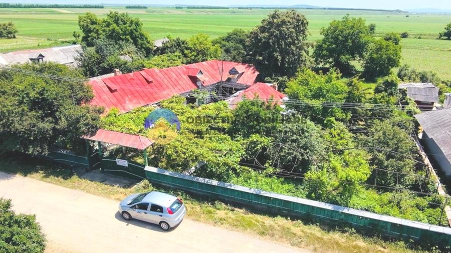 Casă cu 6 camere cu Teren 1614 Mp în Slobozia (Roznov)