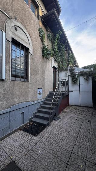 Apartament cu 4 camere semidecomandat în Mărășești
