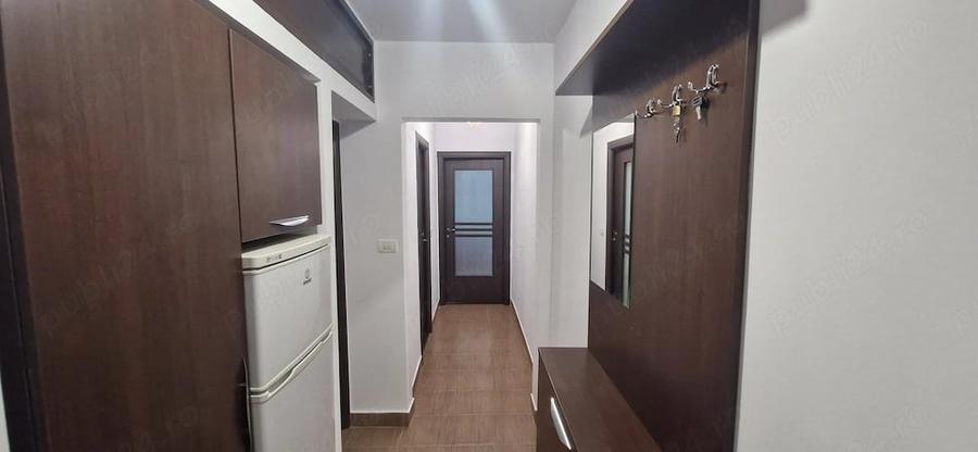Apartament cu 3 camere semidecomandat în Casa de Cultură
