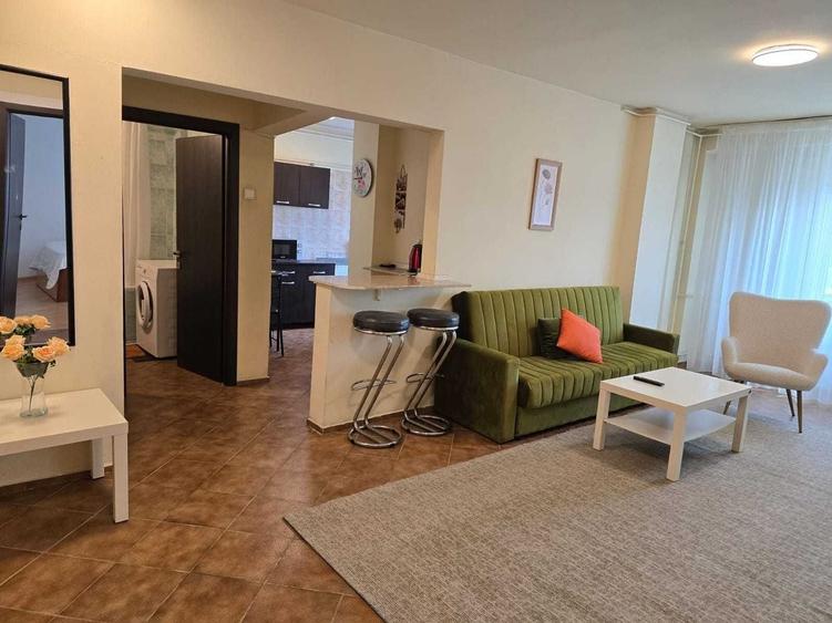 Apartament cu 2 camere semidecomandat, mobilat în Decebal