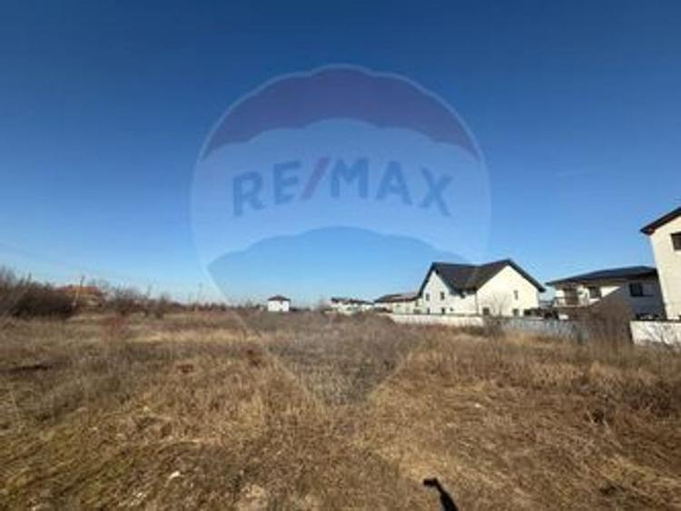 Teren Construcții intravilan de 3300 mp, în Odăi