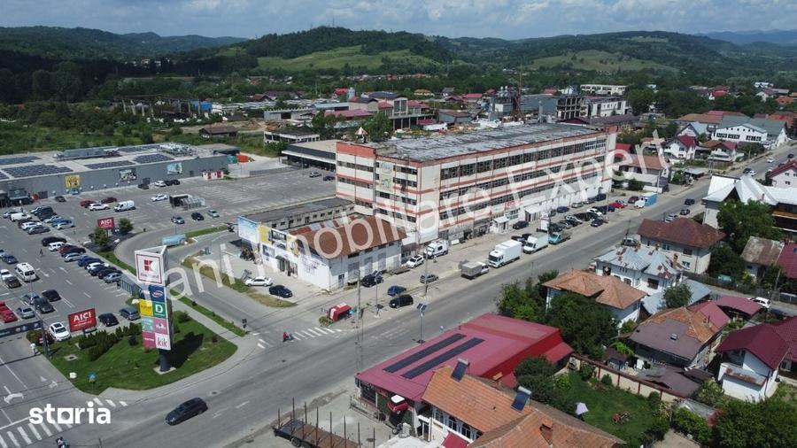 Spațiu comercial, de 9,500 mp, în Curtea de Argeș