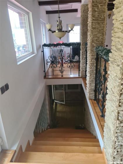 Casă cu 6 camere cu Teren 950 Mp în Fieni