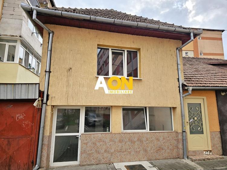 Casă individuală cu 3 camere cu Canalizare în Cetate