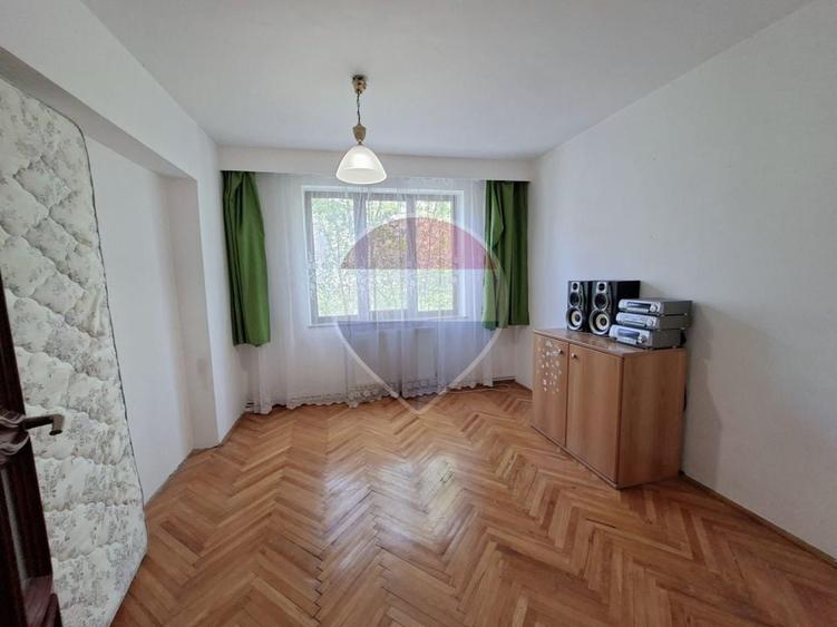 Apartament cu 4 camere decomandat în Ultracentral