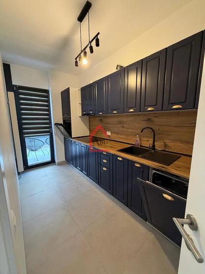 Apartament cu 2 camere semidecomandat în Filiași