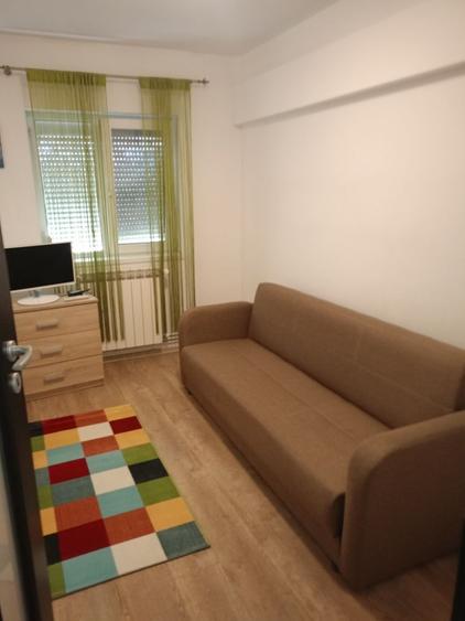 Apartament cu 3 camere decomandat în Lipovei