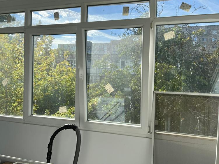 Apartament cu 3 camere decomandat în Drumul Taberei