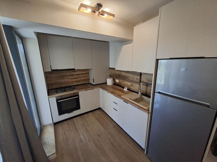 Apartament cu 3 camere decomandat în Sat Vacanță
