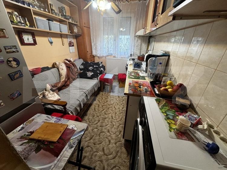 Apartament cu 3 camere semidecomandat, mobilat în Micro 14