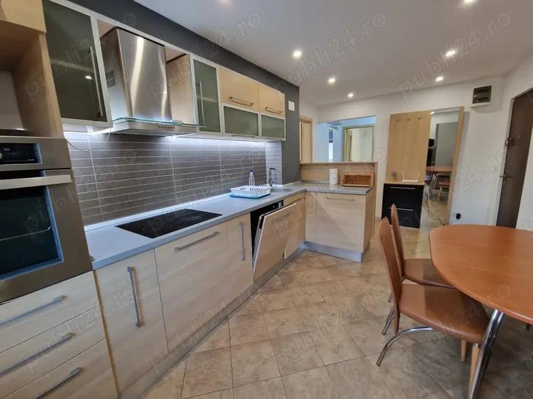 Apartament cu 4 camere decomandat în Bucovina