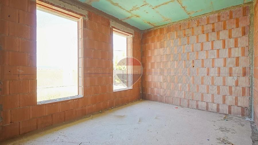 Casă cu Teren 500 Mp în Cristian