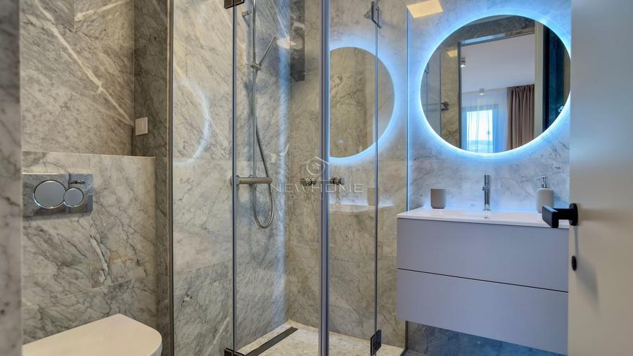 Apartament cu 2 camere semidecomandat, mobilat în Între Lacuri