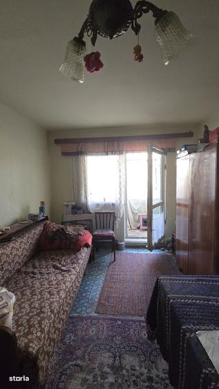 Apartament cu 3 camere decomandat în Vitrometan