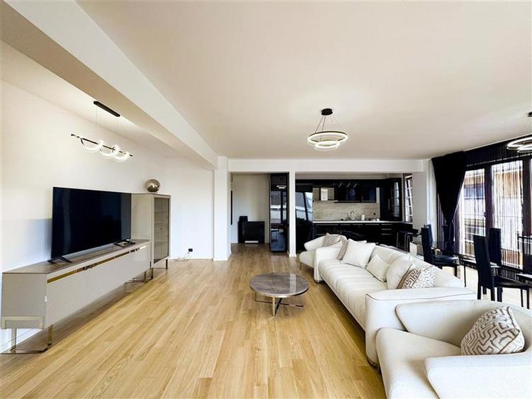 Apartament cu 3 camere semidecomandat, mobilat în Herăstrău