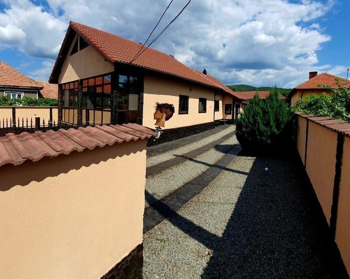 Casă cu 4 camere în Central