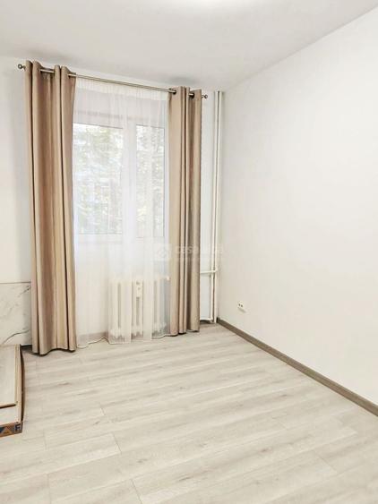 Apartament cu 3 camere nedecomandat, mobilat în Podu Roș