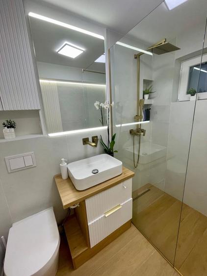 Apartament cu 4 camere decomandat în Central