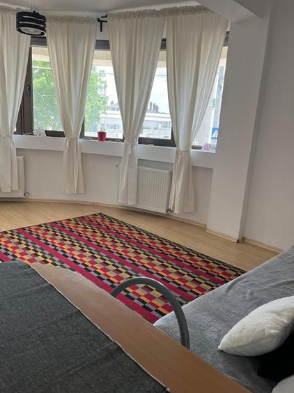 Garsonieră decomandată în Păcii