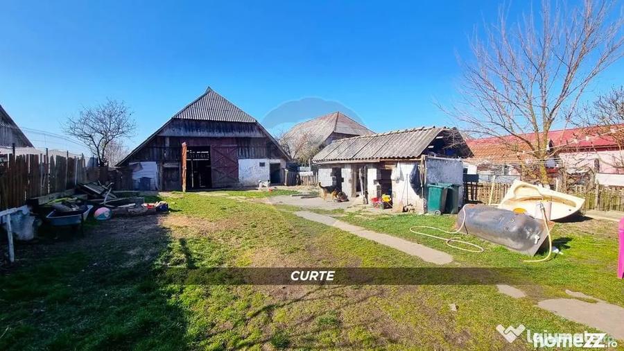 Casă cu 3 camere cu Teren 3724 Mp în Borlești