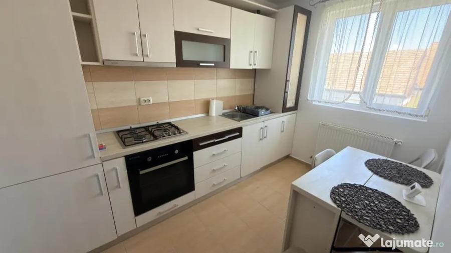 Apartament cu 2 camere semidecomandat în Calea Dumbrăvii