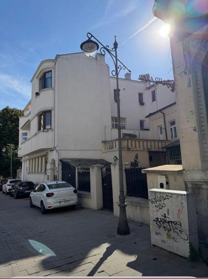 Apartament cu 5 camere decomandat în Peninsula