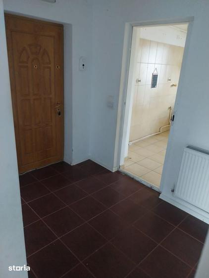 Apartament cu 3 camere decomandat în Tineretului