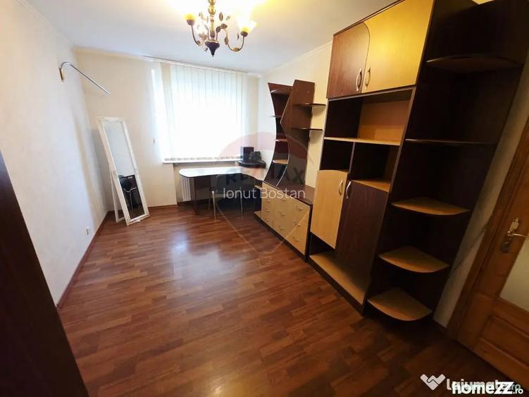 Apartament cu 4 camere de vanzare in zona Calea Romanului - Piatra-Neamt (Neamt)