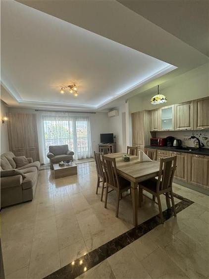 Apartament cu 3 camere decomandat, mobilat în Central