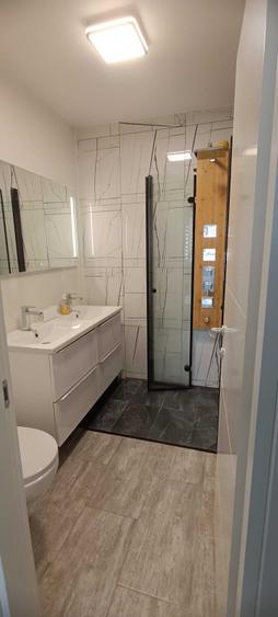 Apartament cu 3 camere semidecomandat în 1 Mai