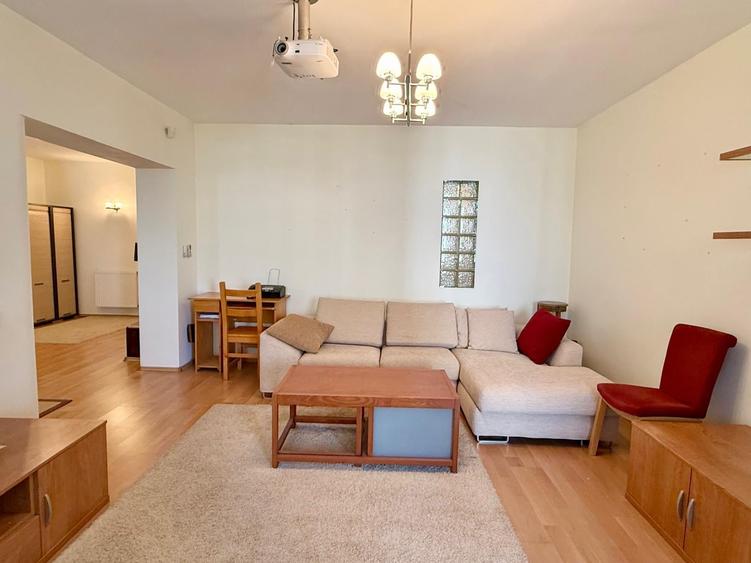 Apartament cu 3 camere decomandat în Cazino