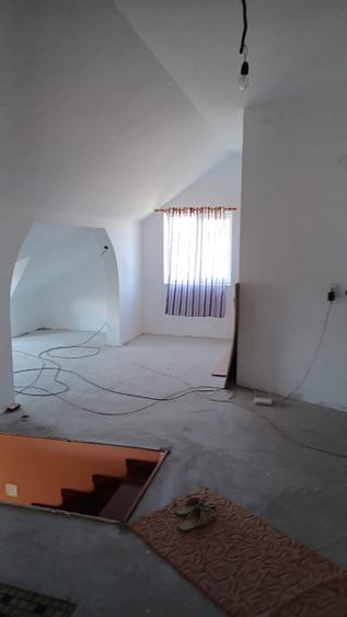 Casă cu 5 camere cu Teren 1600 Mp în Nădab